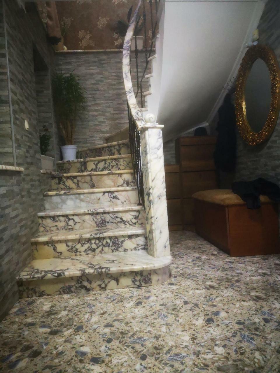 Hostel Sadu Koutaïssi Extérieur photo